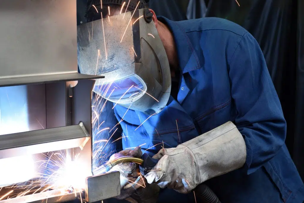 Peran Welder Teknik Pengelasan Listrik dalam Industri Modern
