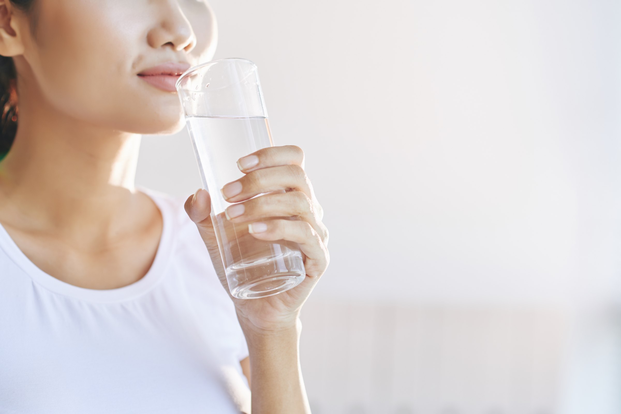 Manfaat Minum Air Putih Setiap Hari untuk Kesehatan